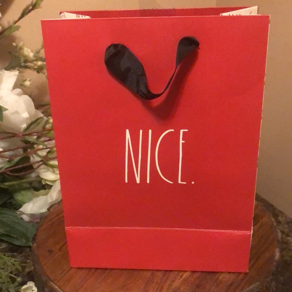 Set of 2 RAE DUNN CHRISTMAS PAPER GIFT BAGS - Picture 6 of 7